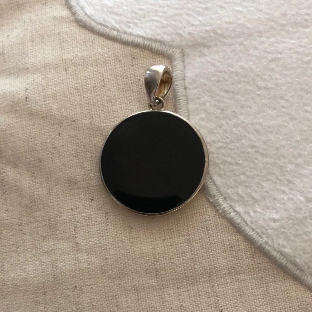Black Circular Pendant - Picture 1 of 2